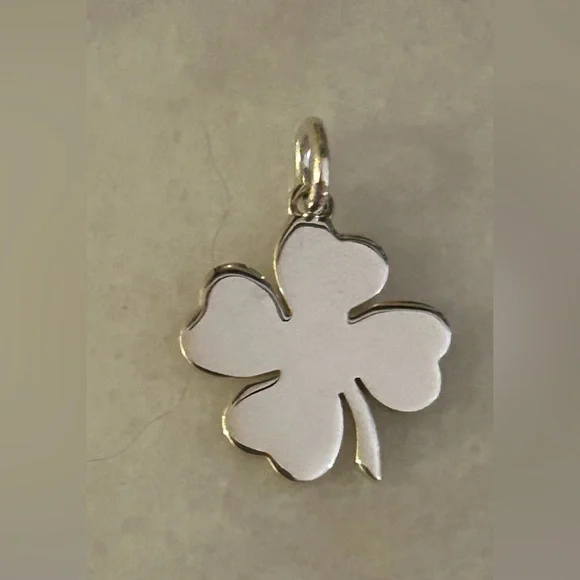 💯 authentic Tiffany and Co. Clover Leaf “GOOD LUCK” Charm! (Charm ONLY) - Picture 2 of 7